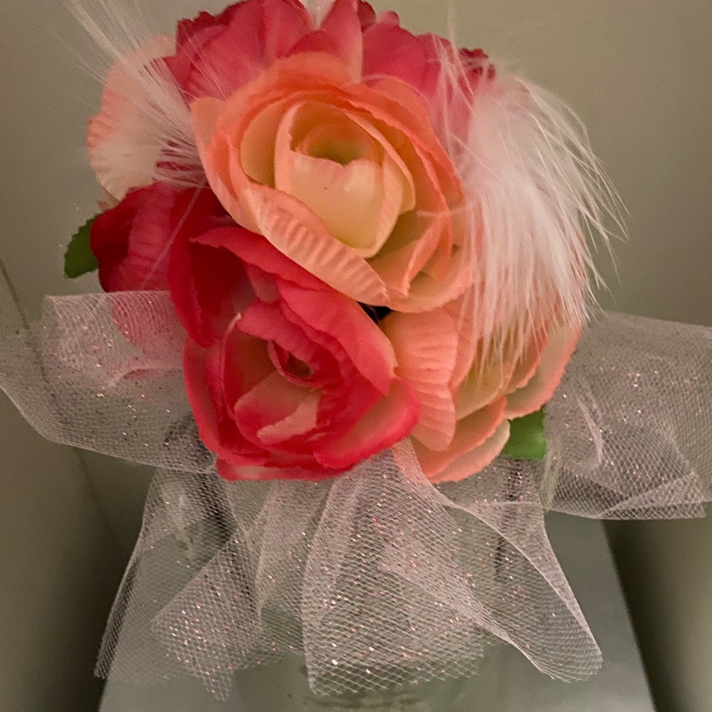 Elegant Pink and White Silk Floral and feathers Arrangement/Bouquet Wedding